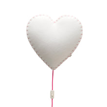 Load image into Gallery viewer, Hjartaveggljós - með bleikum saum