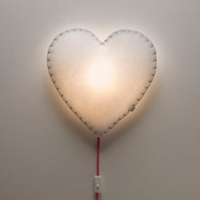 Load image into Gallery viewer, Hjartaveggljós - með bleikum saum