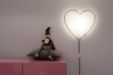 Load image into Gallery viewer, Hjartaveggljós - með bleikum saum